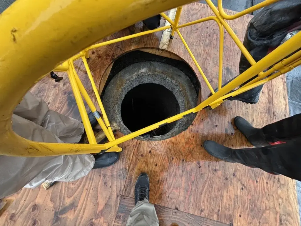Contaminated Diving Services controlled access at an industrial hatch