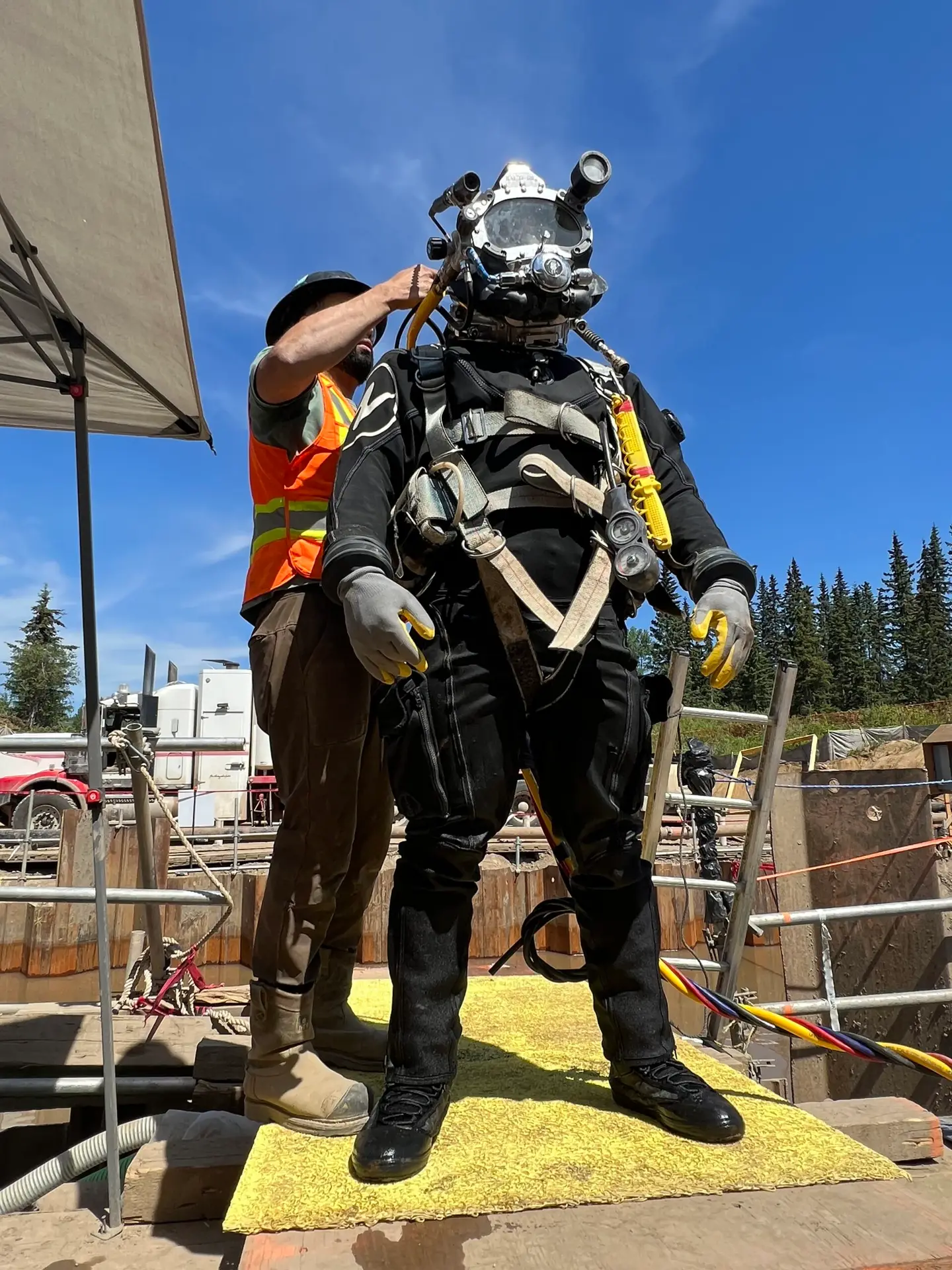Ven-Tech commercial diver supporting underwater corrosion-control work